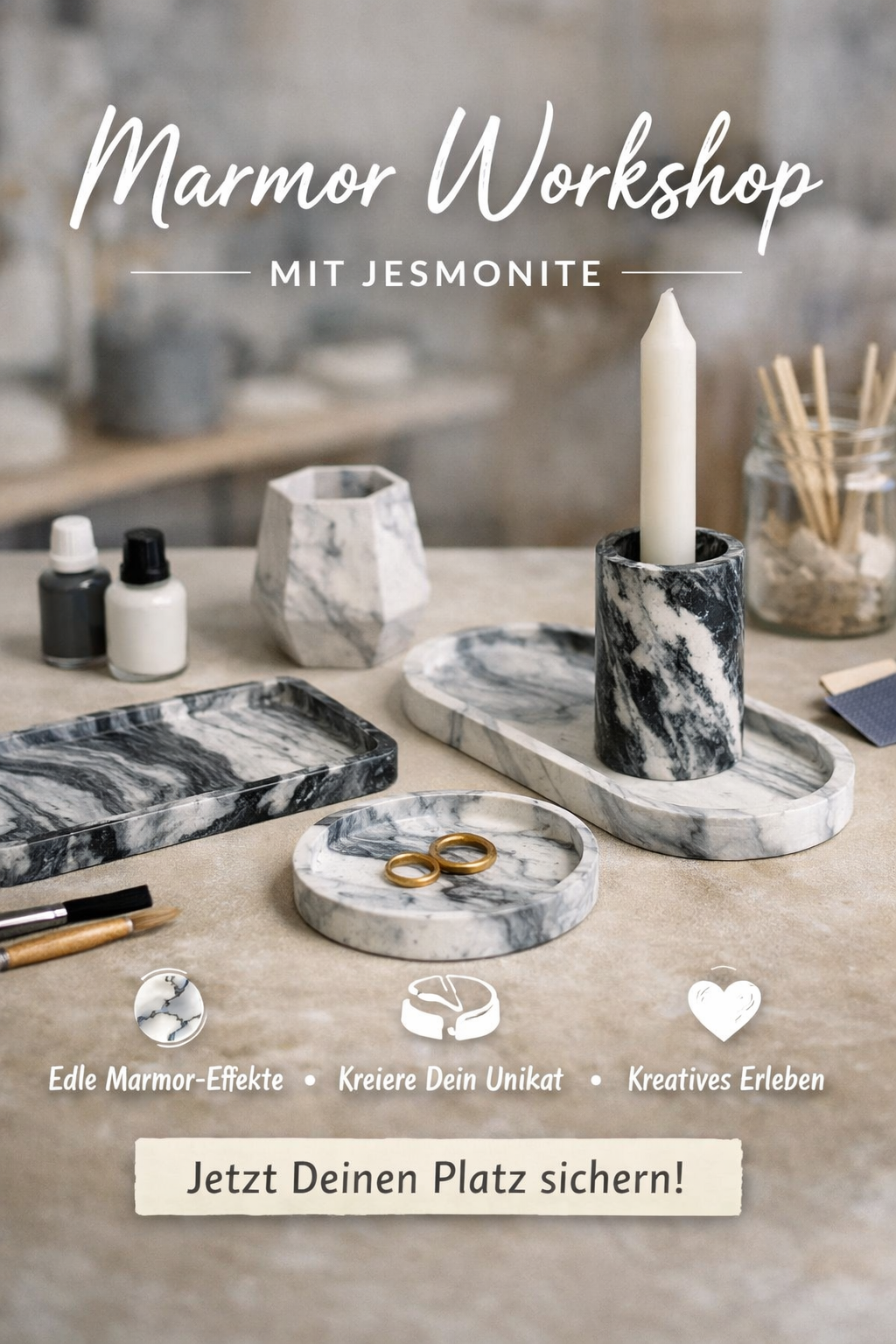 Marmorobjekte auf Tisch mit Workshop-Text.