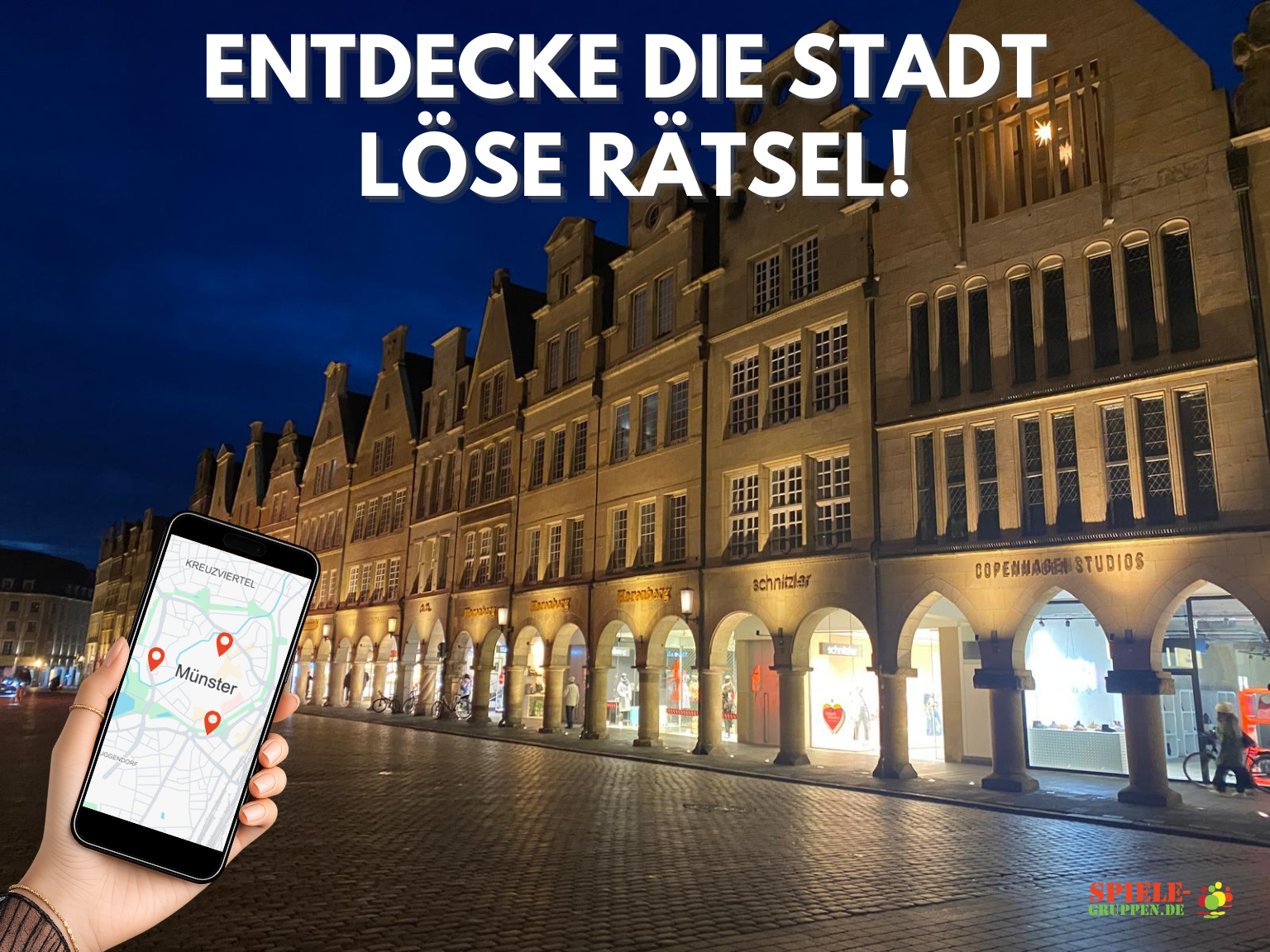 Hand hält Handy; historische Gebäude im Hintergrund.