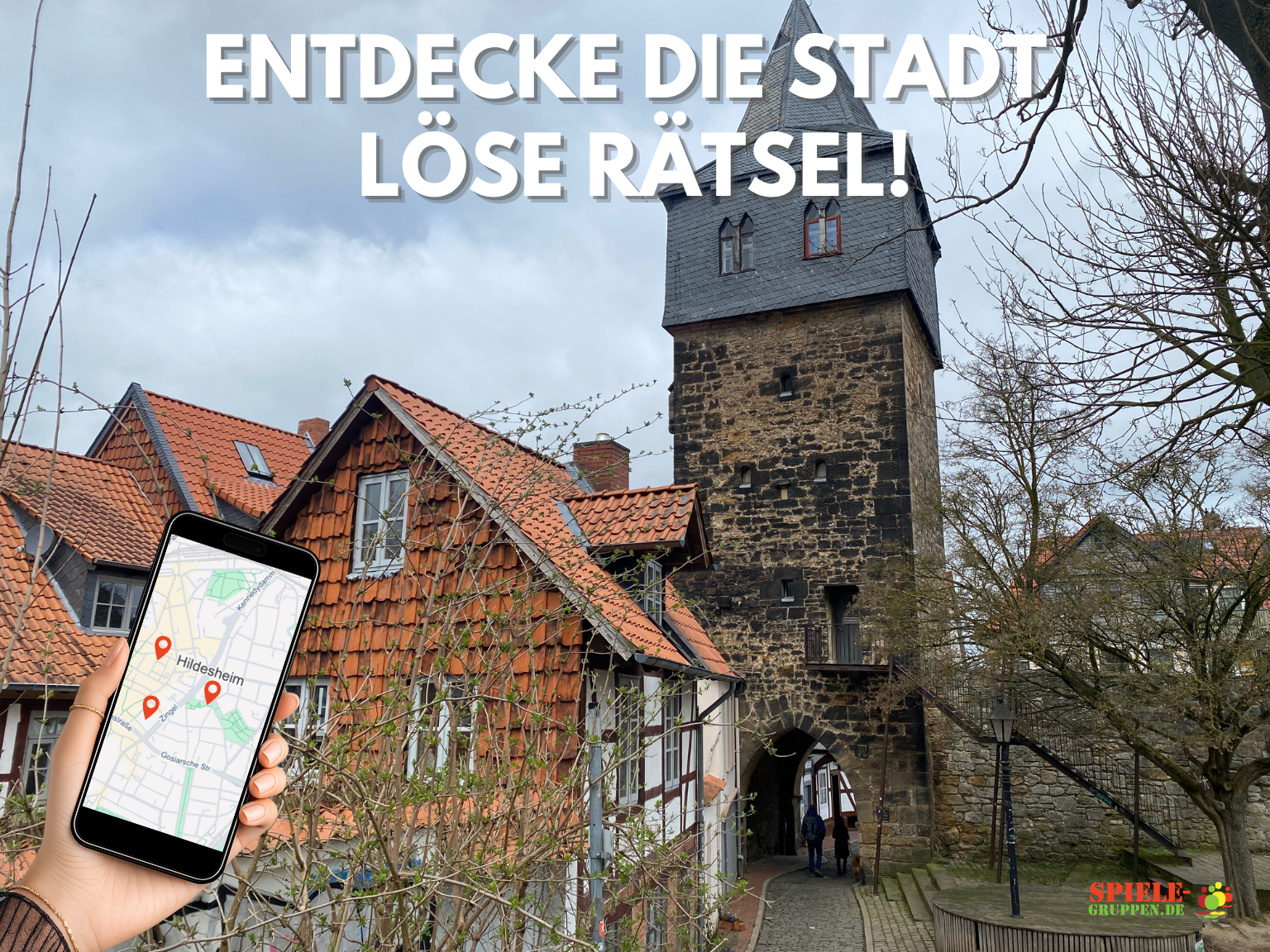 Telefon mit Karte, historisches Stadttor, Hildesheim.