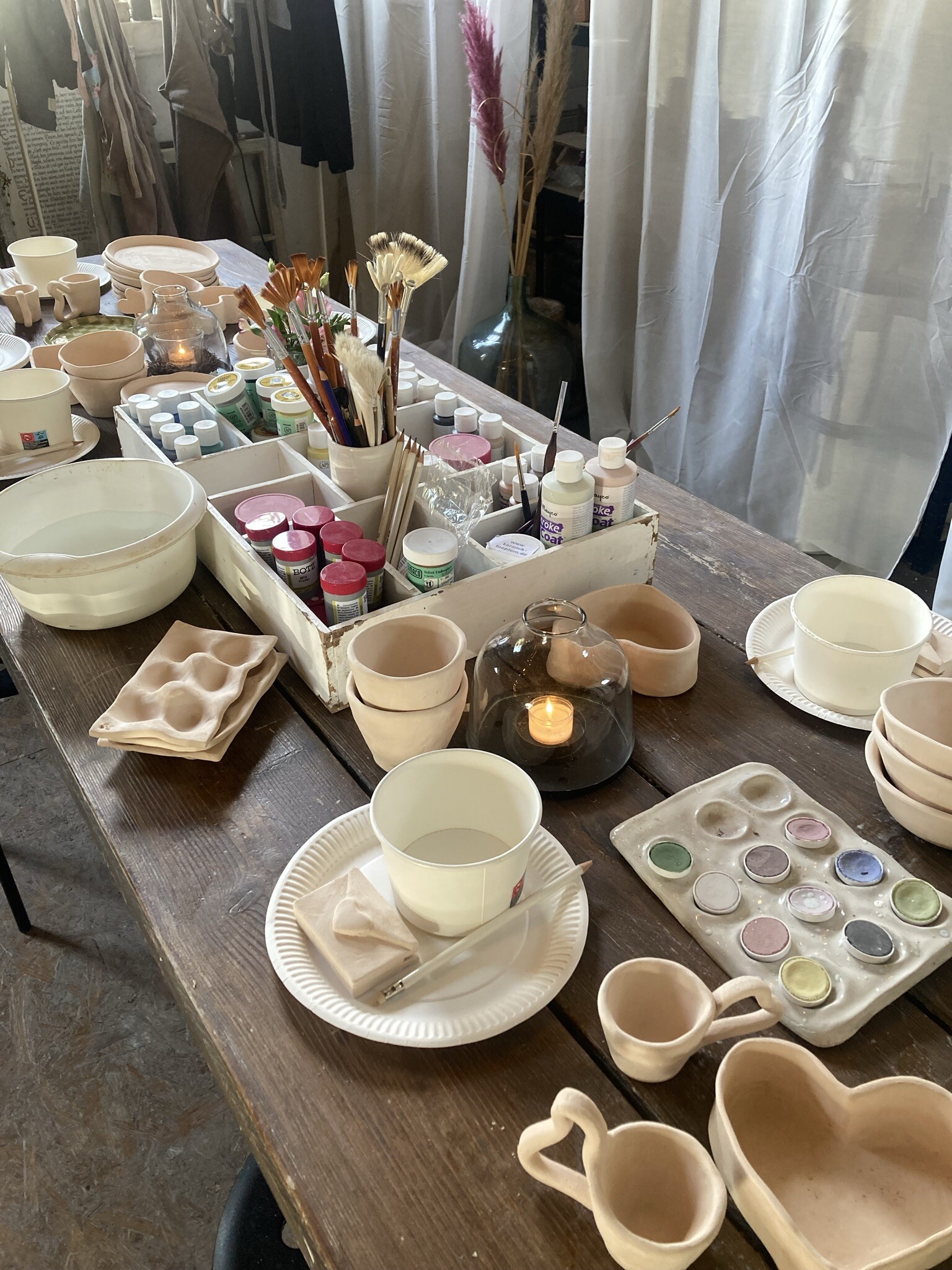 Paint Hand-Thrown Ceramics in Cologne-Porz