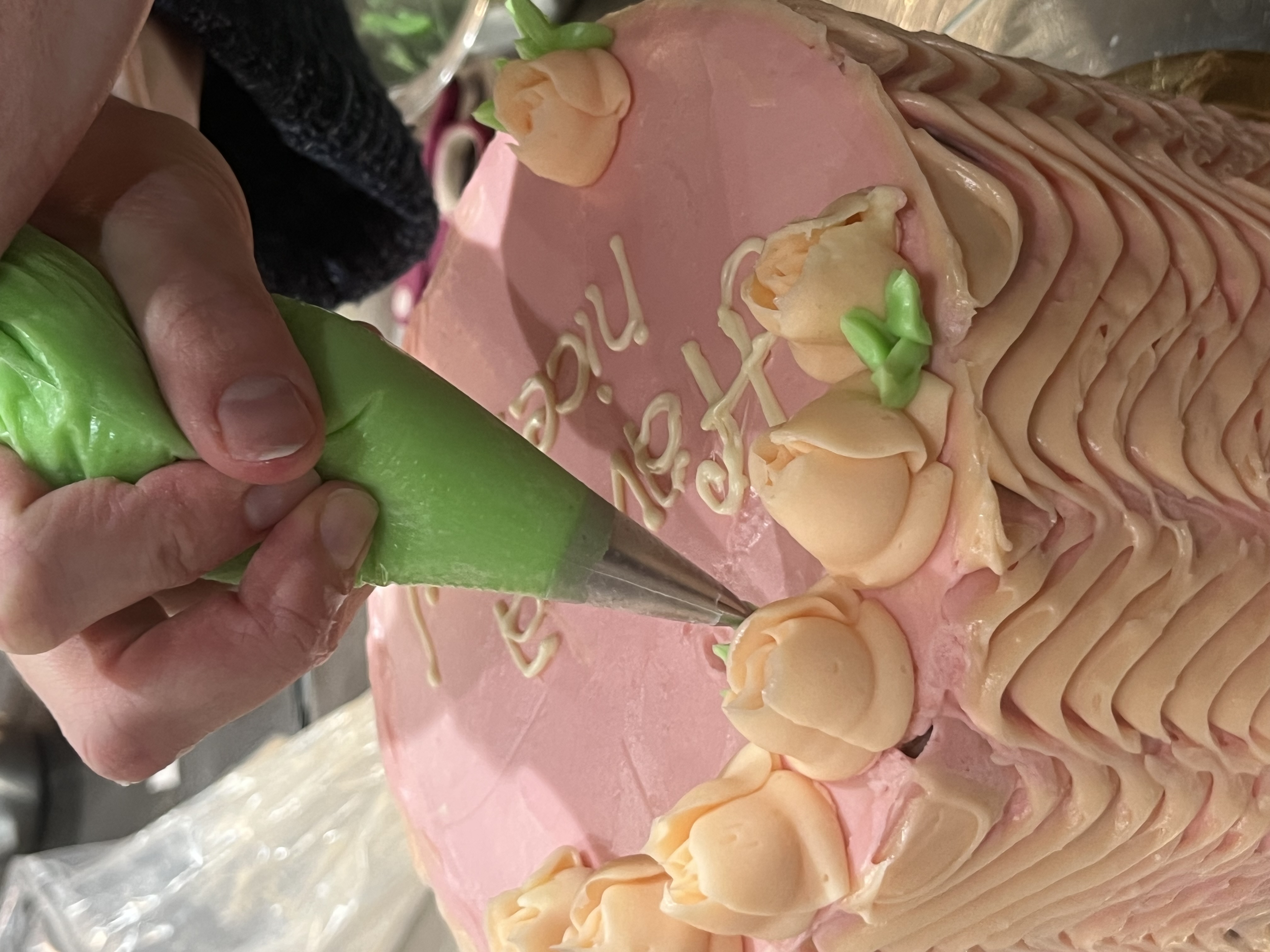 Decorate your own cake in berlin konfetti