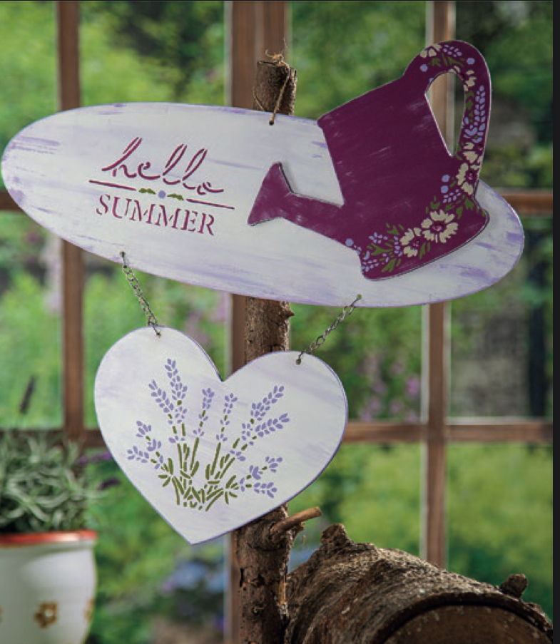 Holzschilder mit Sommermotiven und Text.